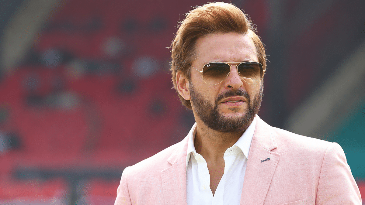 Shahid Afridi cricket portrait, right-side angle.