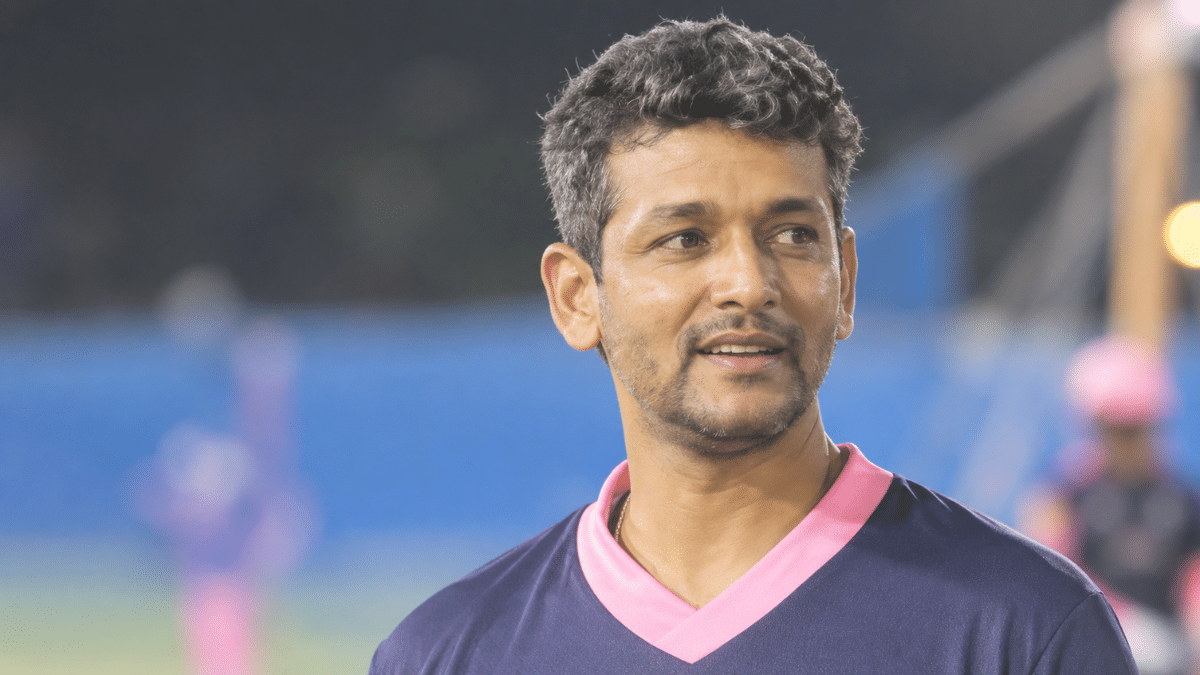 Muzumdar reveals key details in a cricket interview.